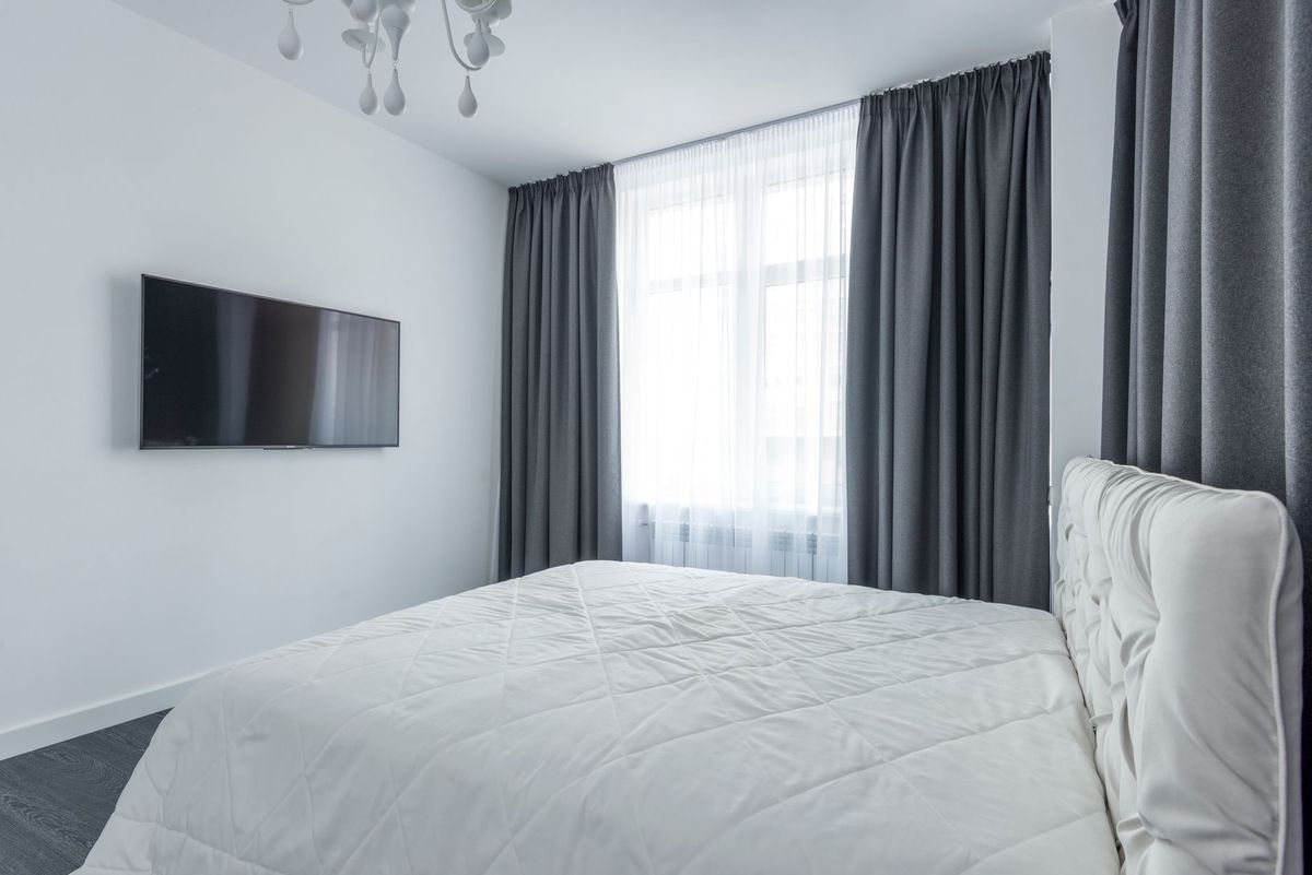 Comparison: Blackout Curtains vs Thermal Blinds for Quiet Bedrooms